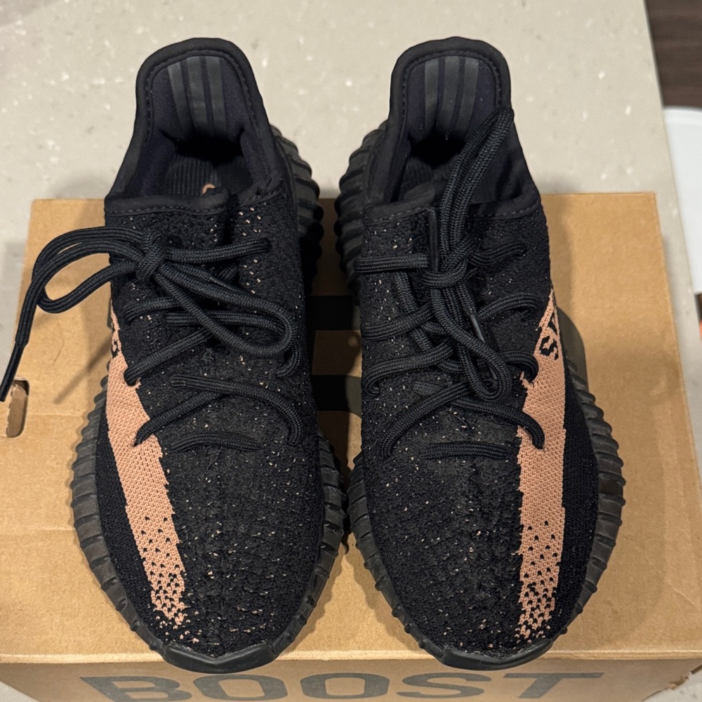Yeezy Boost 350 V2 size 4